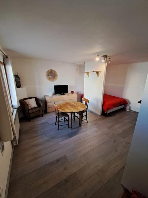 LʼIsle-sur-la-Sorgue Le Studio De La Place Chalier المظهر الخارجي الصورة