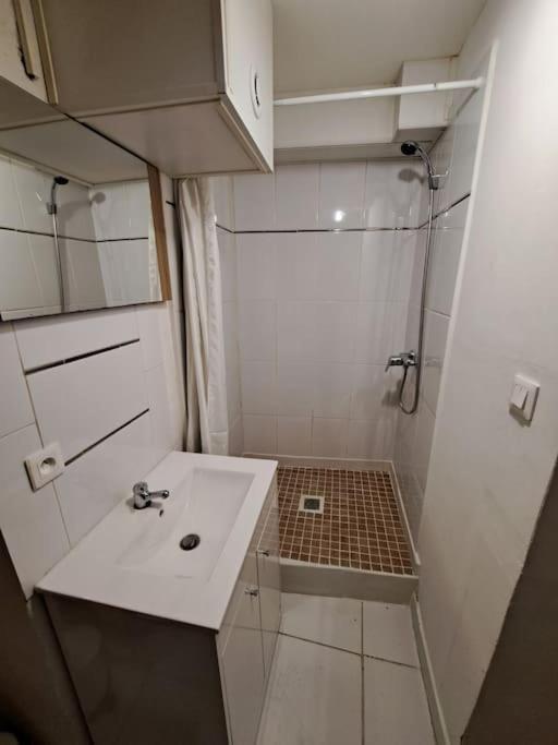 LʼIsle-sur-la-Sorgue Le Studio De La Place Chalier المظهر الخارجي الصورة